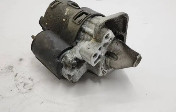 Nissan Juke I F15 Starter motor