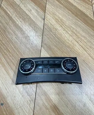 Mercedes-Benz C W204 Climate control unit A2049007515 02HW3810 SW251500