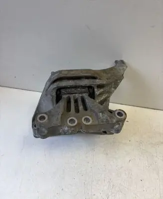 Engine mount bracket