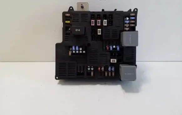 Volvo XC60 Fuse module 32212299