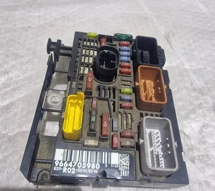 Citroen C5 Fuse module 9664705980 BSMR02