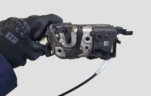 Citroen C5 Front door lock PSA006182 A048069 A04946