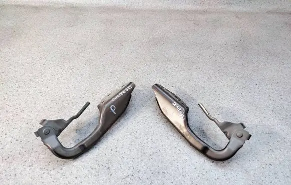 Engine bonnet/hood hinges