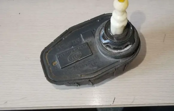 Opel Omega B1 Headlight level adjustment motor 90457812