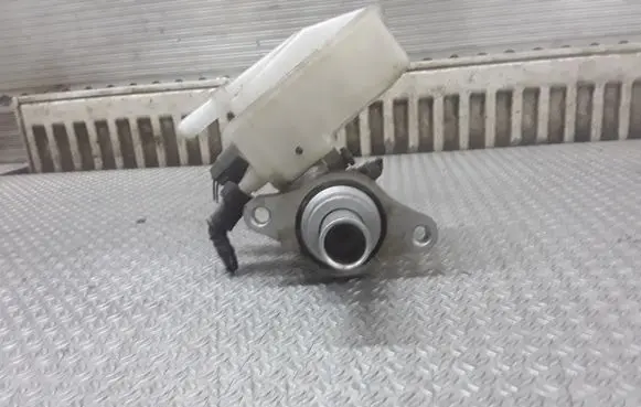 Mazda 5 Master brake cylinder