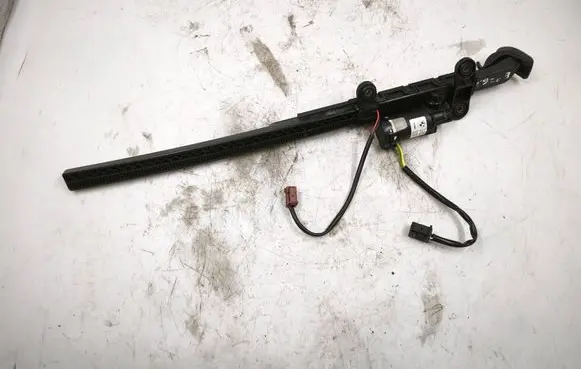 BMW 3 E92 E93 Seat belt height adjuster 9165377 10237710 913503100