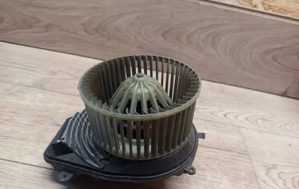 Volkswagen PASSAT B5 Heater fan/blower 740221233F 8D1820021