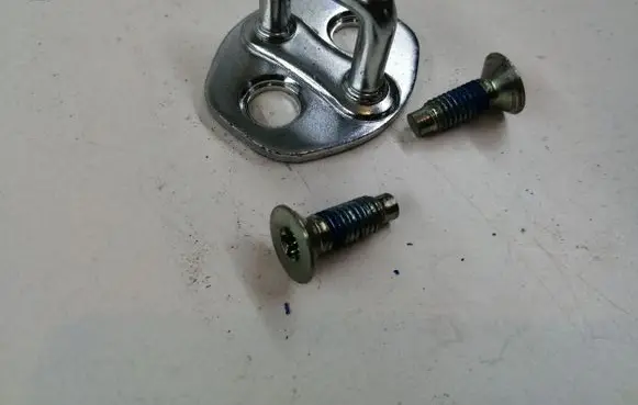 Hyundai Kona I Front door lock loop/hook striker 0L1B