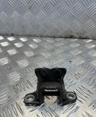 Mitsubishi L200 Rear door upper hinge