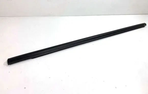 Hyundai Kona I Front door windshield rail 