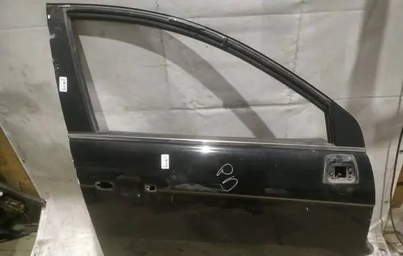 Chevrolet Captiva Front door JUODOS