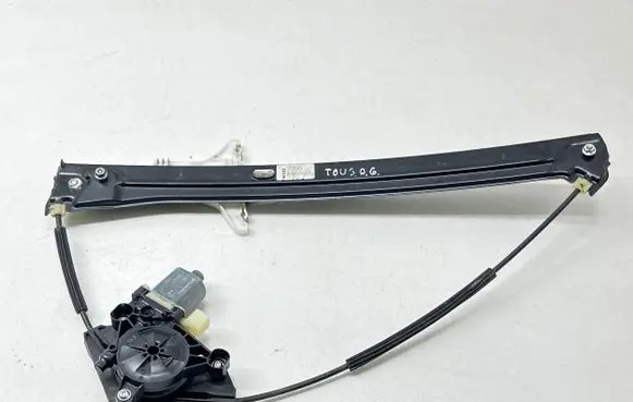 Volkswagen Touran III Rear door window regulator with motor 5TA839462B 32335000B 769520