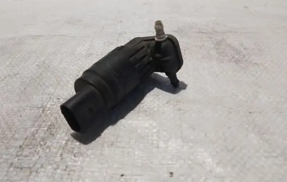 Volkswagen PASSAT B6 Windscreen/windshield washer pump 1K6955651