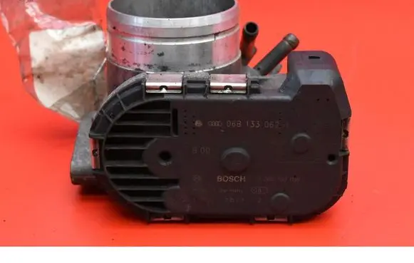 Volkswagen PASSAT B5.5 Throttle body valve 06B133062H