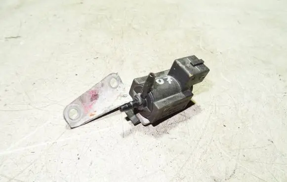 BMW 5 GT F07 Turbo solenoid valve 7810831 70231800