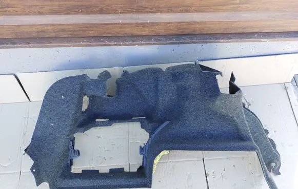 Trunk/boot side trim panel