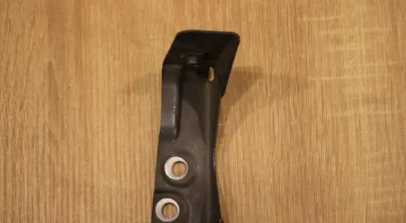 Chevrolet Orlando Headlight/headlamp mounting bracket 