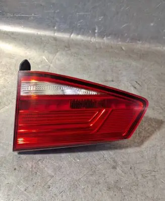 Tailgate rear/tail lights