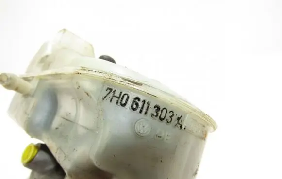 Volkswagen Transporter - Caravelle T5 Master brake cylinder 7H0611303A