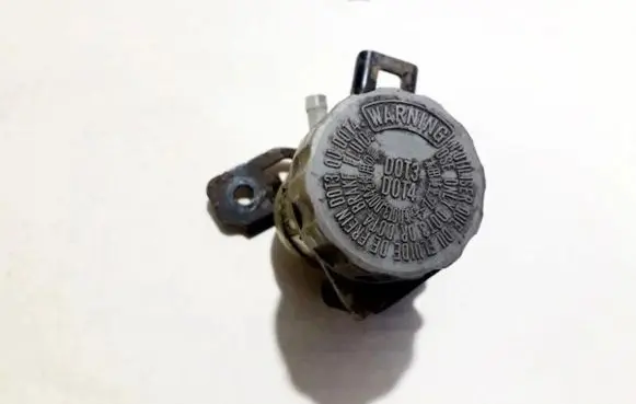 Brake fluid reservoir