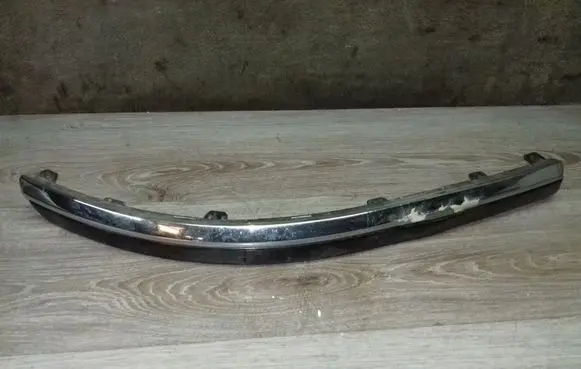 Front bumper splitter molding