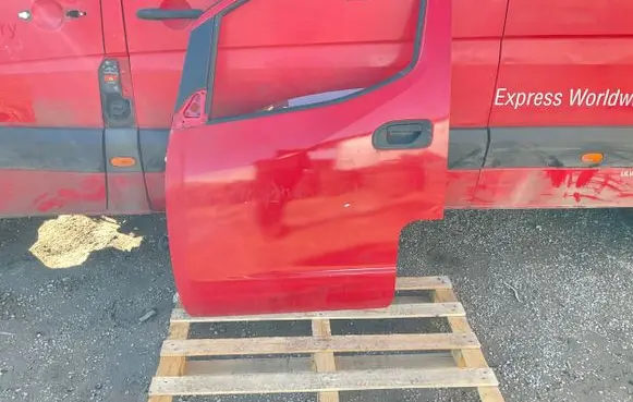 Nissan NV200 Front door