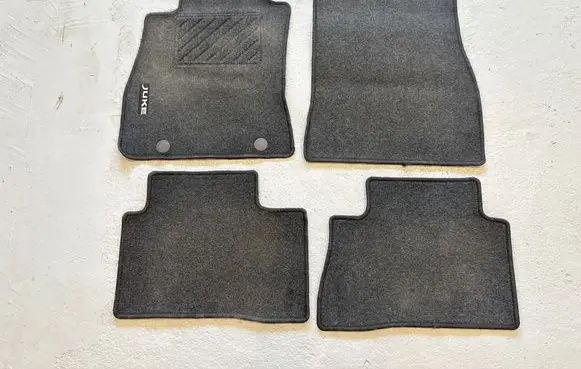 Nissan Juke I F15 Car floor mat set 