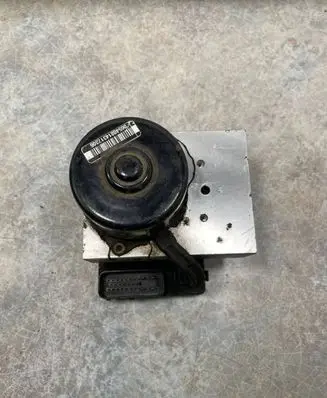 Volkswagen PASSAT B6 ABS Pump 1J0907379Q MMS0F13C22 5WK8477