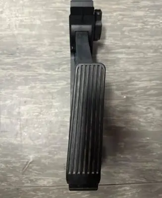 Mercedes-Benz S W220 Accelerator throttle pedal 2203000104 A2203000104