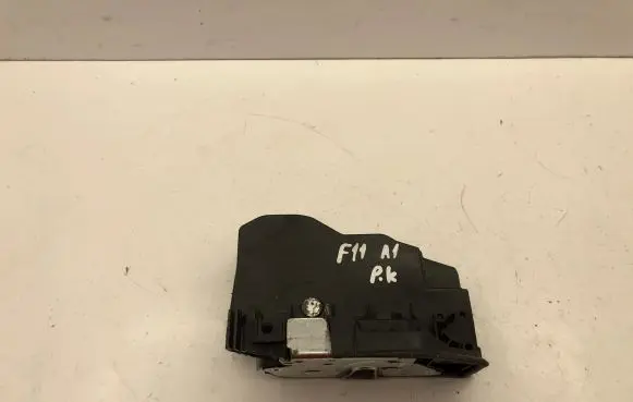 BMW 5 F10 F11 Coupe door lock (next to the handle) 7202145