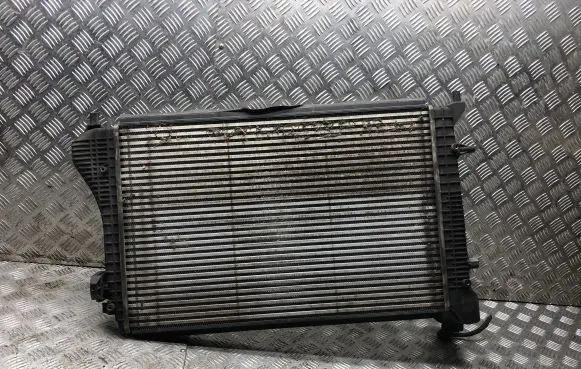 Volkswagen Touran I Intercooler radiator 1K0145803J