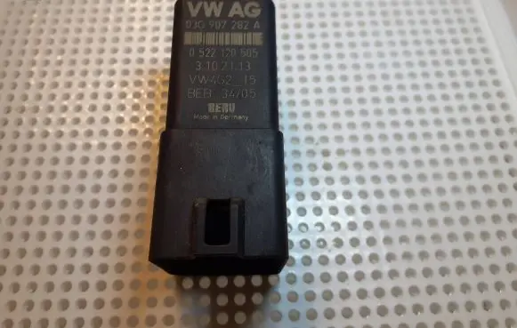 Skoda Octavia Mk2 (1Z) Glow plug pre-heat relay 03G907282A 0522120505