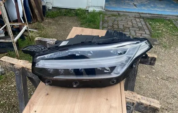 Volvo S60 Headlight/headlamp 31468918