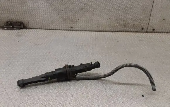 Peugeot 508 Clutch master cylinder 9685798980