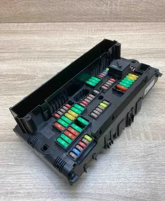 BMW 5 F10 F11 Fuse module 9252815 925281503