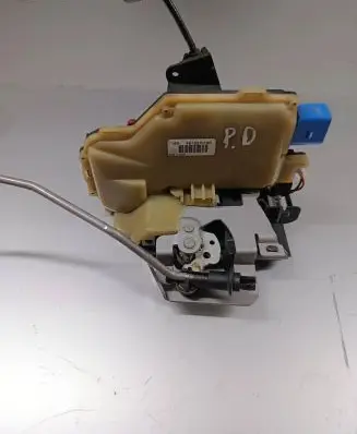 Audi A8 S8 D3 4E Front door lock 4E1837016B PA66303