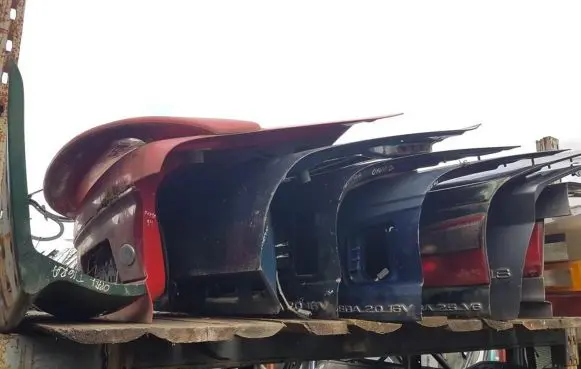 Trunk door license plate light bar