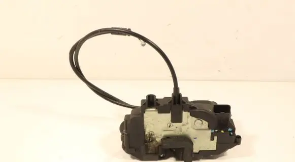 Renault Clio III Front door lock 