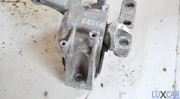 Volkswagen Tiguan Engine mount bracket 5N0199262