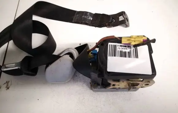 Volkswagen Golf IV Front seatbelt 1j4857706d