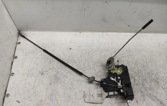 Volkswagen Caddy Front door lock