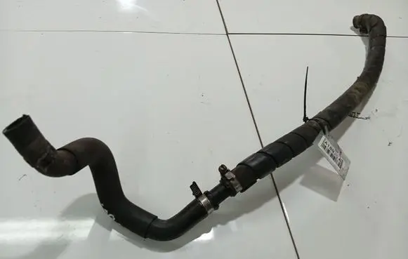 Subaru Legacy Engine coolant pipe/hose