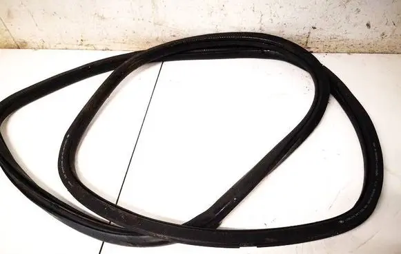 Skoda Octavia Mk2 (1Z) Rubber seal front coupe door 1Z0867365H