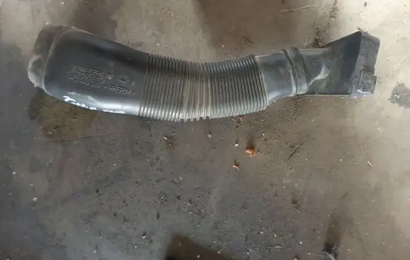 Skoda Fabia Mk1 (6Y) Air intake hose/pipe 6Q0129618G