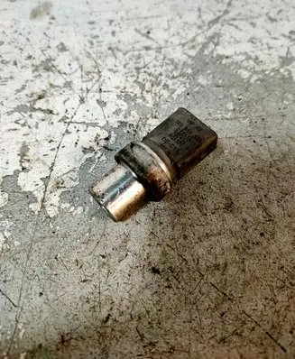 Audi A4 S4 B7 8E 8H Air conditioning (A/C) pressure sensor 3R0959126 212616