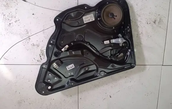 Volkswagen PASSAT B6 Sliding door window regulator with motor 