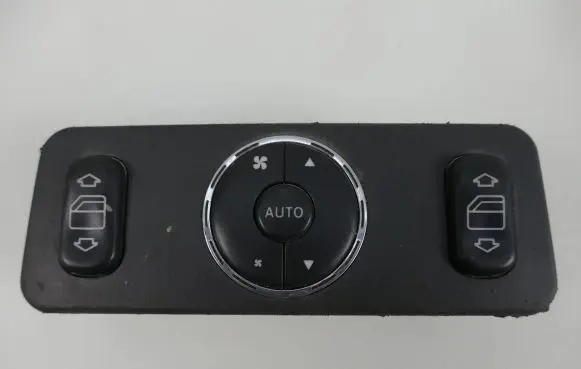 Mercedes-Benz ML W163 Electric window control switch A1638200326