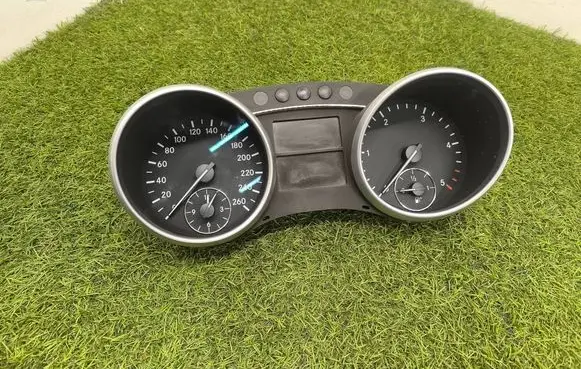 Speedometer (instrument cluster)
