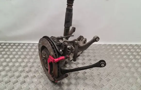 Rear wheel hub spindle/knuckle