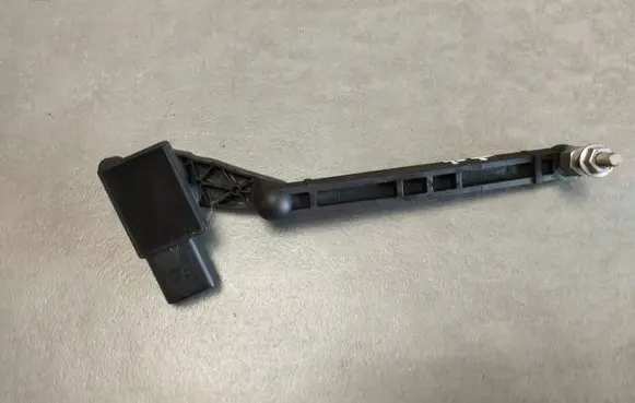 Audi A6 Allroad C8 Rear height level sensor lever 4K0907504